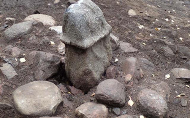 Большой каменный фаллос бронзового века найден в Швеции