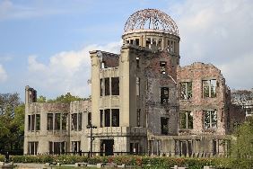 США не хотят извиняться за бомбардировку Хиросимы